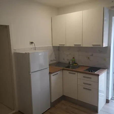 Lidus マカルスカ